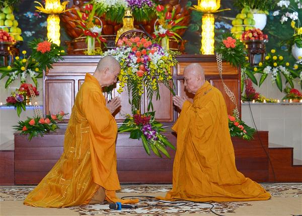 Chư tôn đức đối thú Thượng tọa Tự tứ